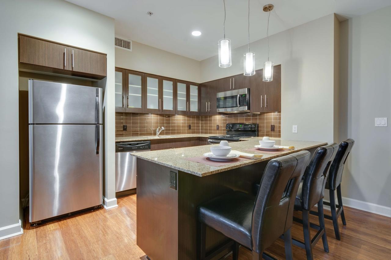 Bluebird Suites Near Autozone Park Мемфис Екстериор снимка