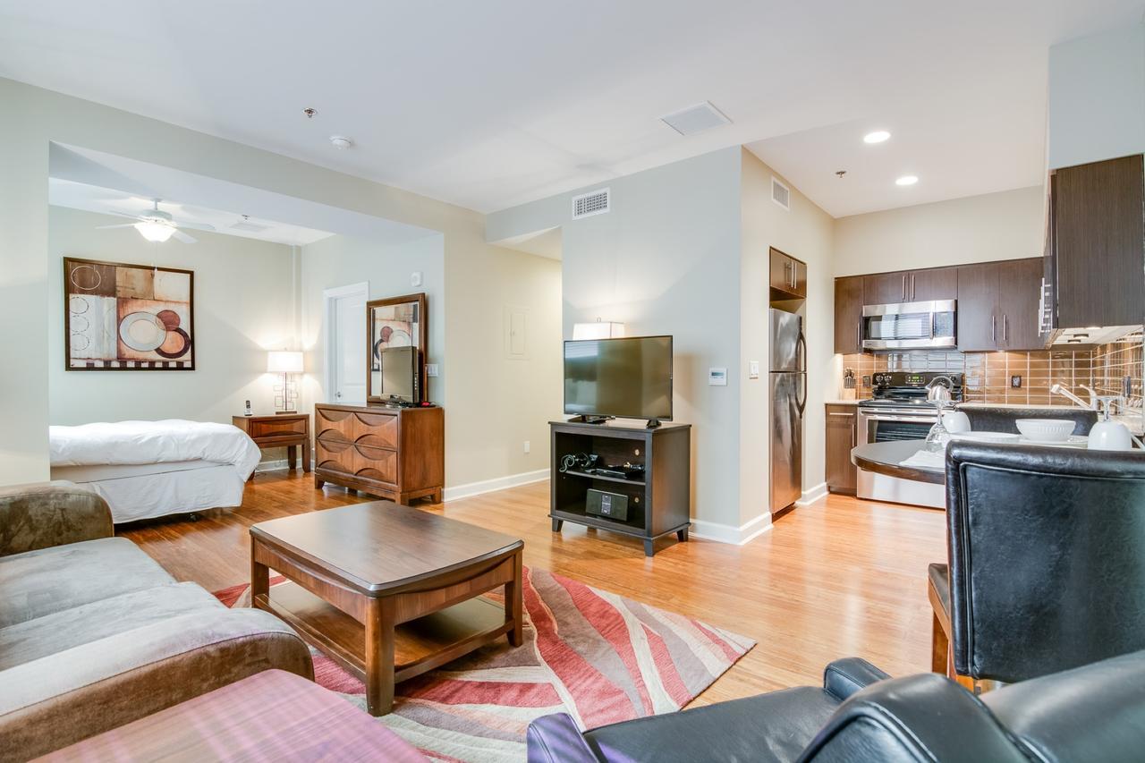 Bluebird Suites Near Autozone Park Мемфис Стая снимка