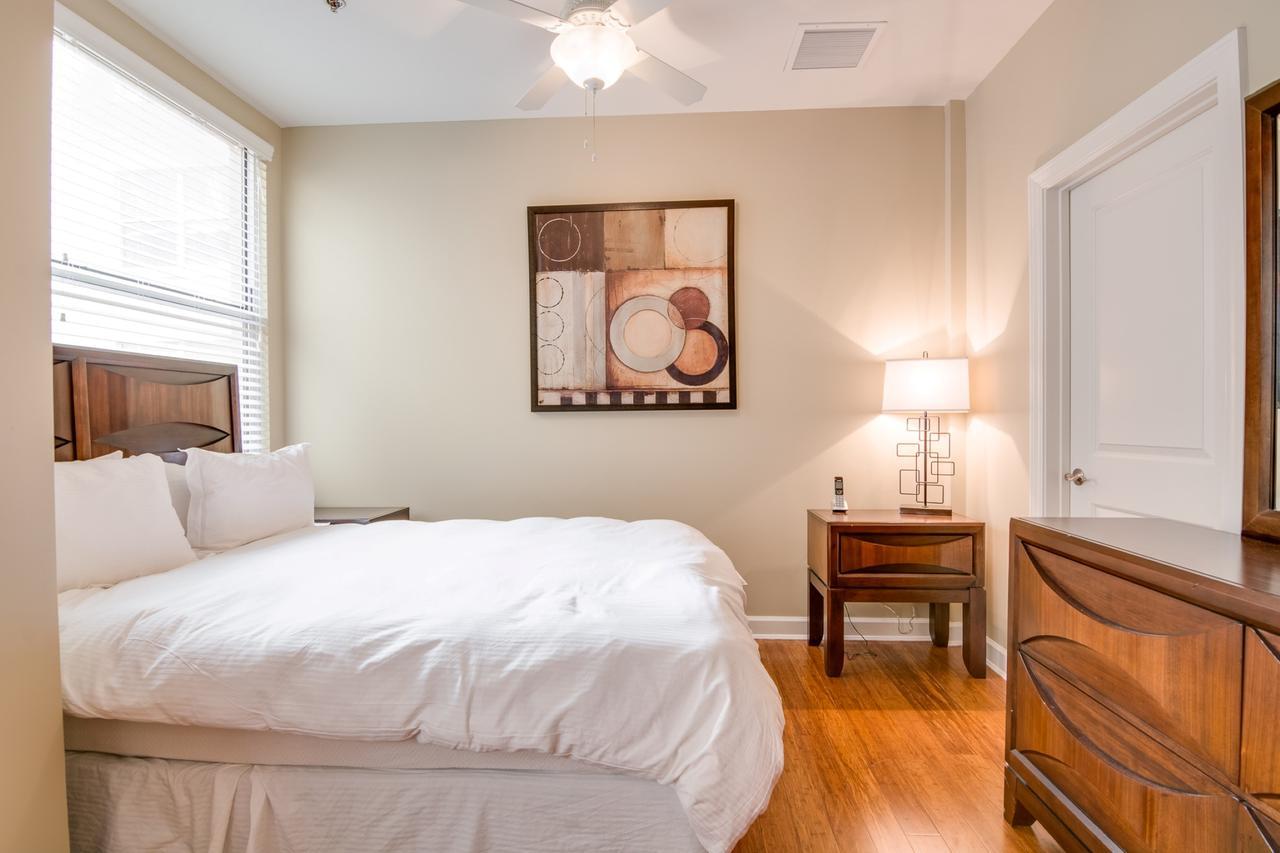 Bluebird Suites Near Autozone Park Мемфис Стая снимка