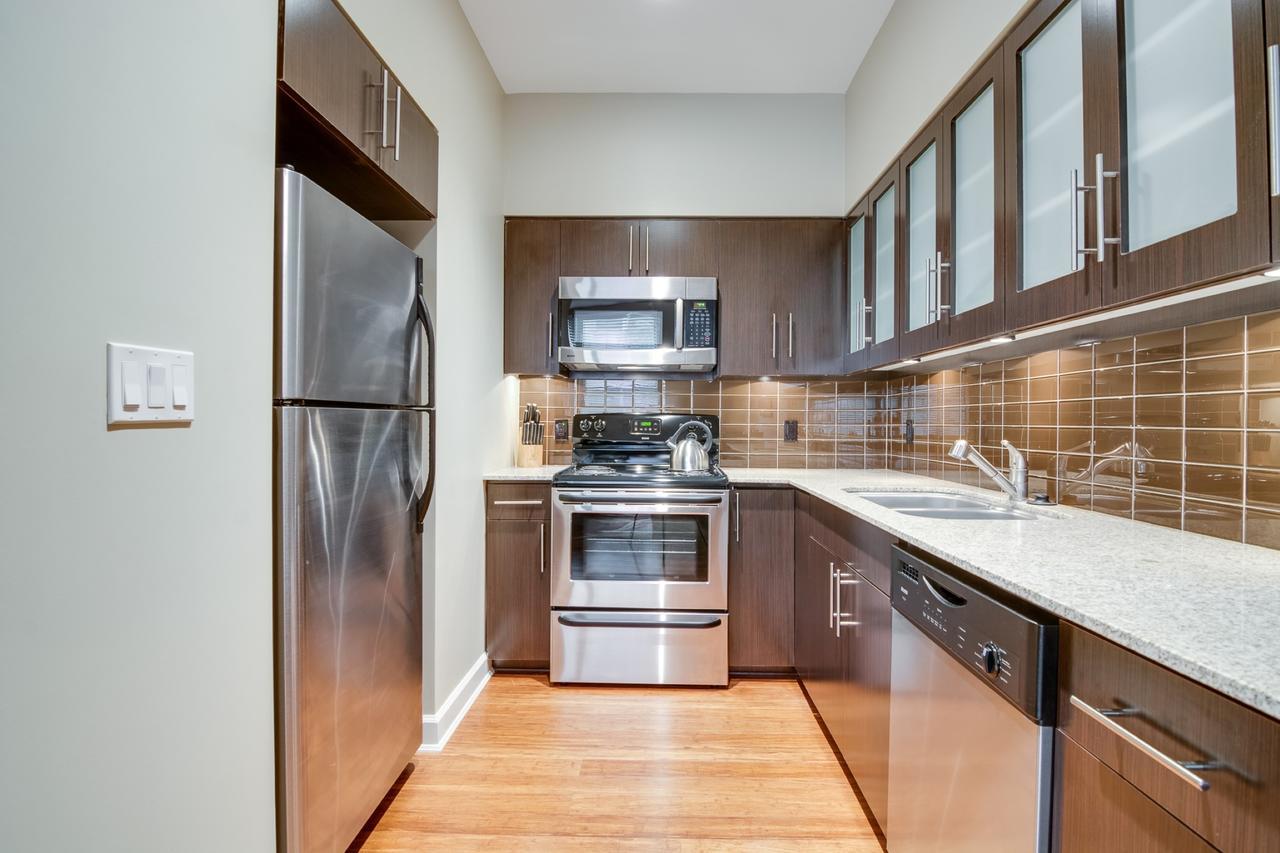 Bluebird Suites Near Autozone Park Мемфис Стая снимка