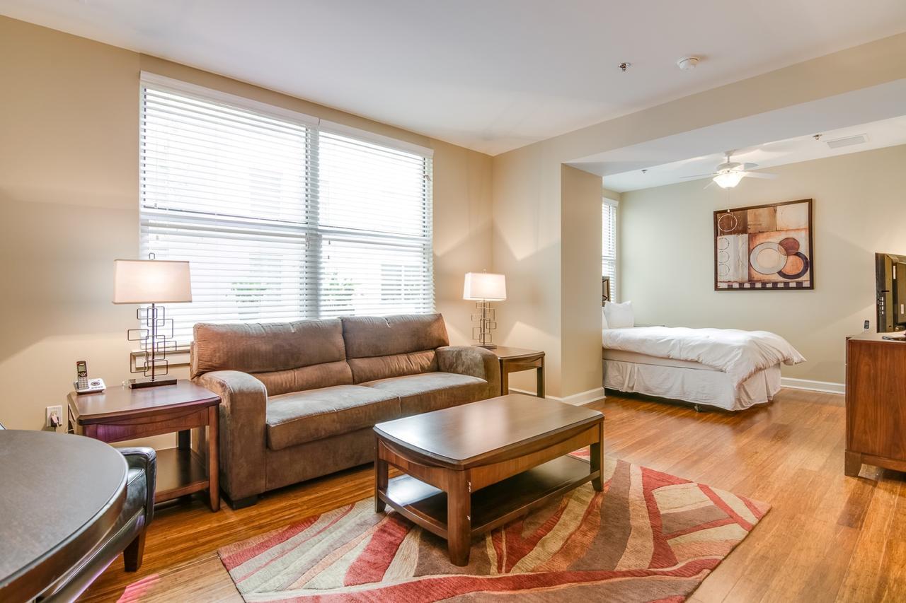 Bluebird Suites Near Autozone Park Мемфис Стая снимка