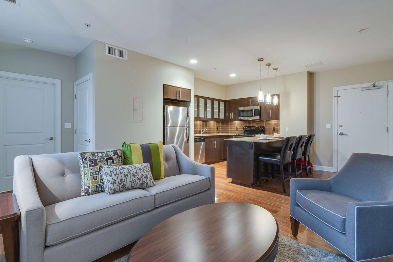 Bluebird Suites Near Autozone Park Мемфис Екстериор снимка