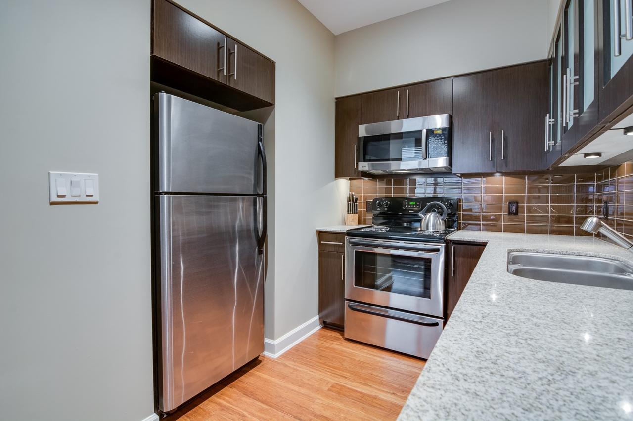 Bluebird Suites Near Autozone Park Мемфис Стая снимка