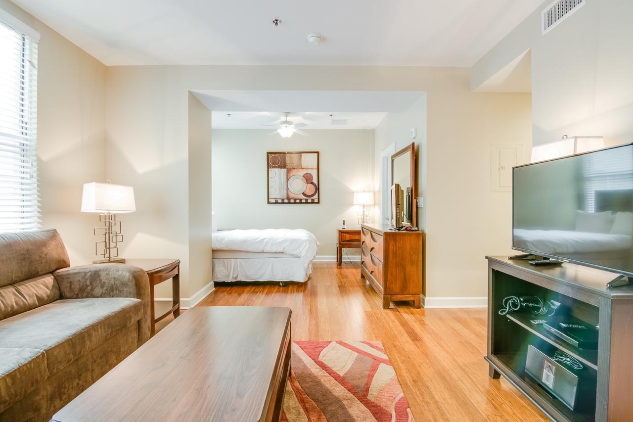 Bluebird Suites Near Autozone Park Мемфис Стая снимка
