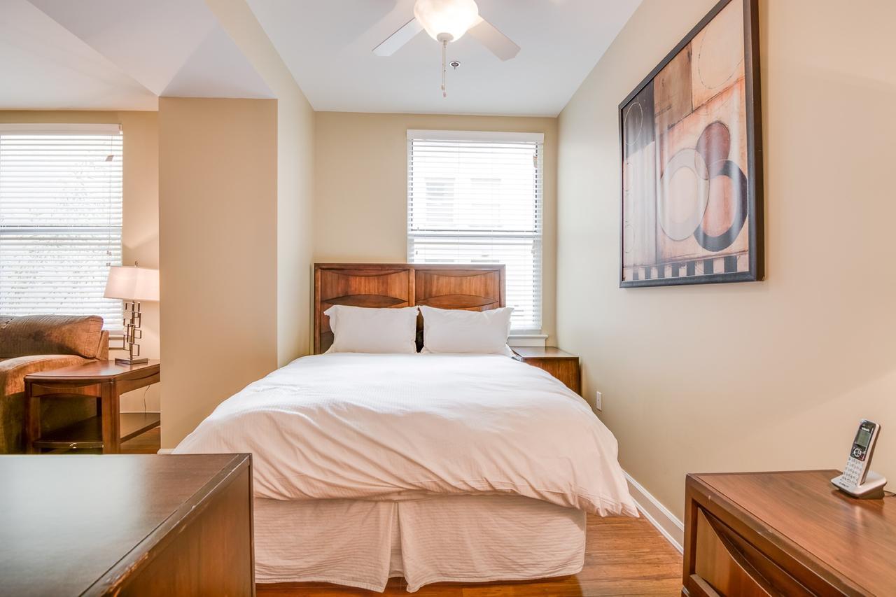 Bluebird Suites Near Autozone Park Мемфис Стая снимка