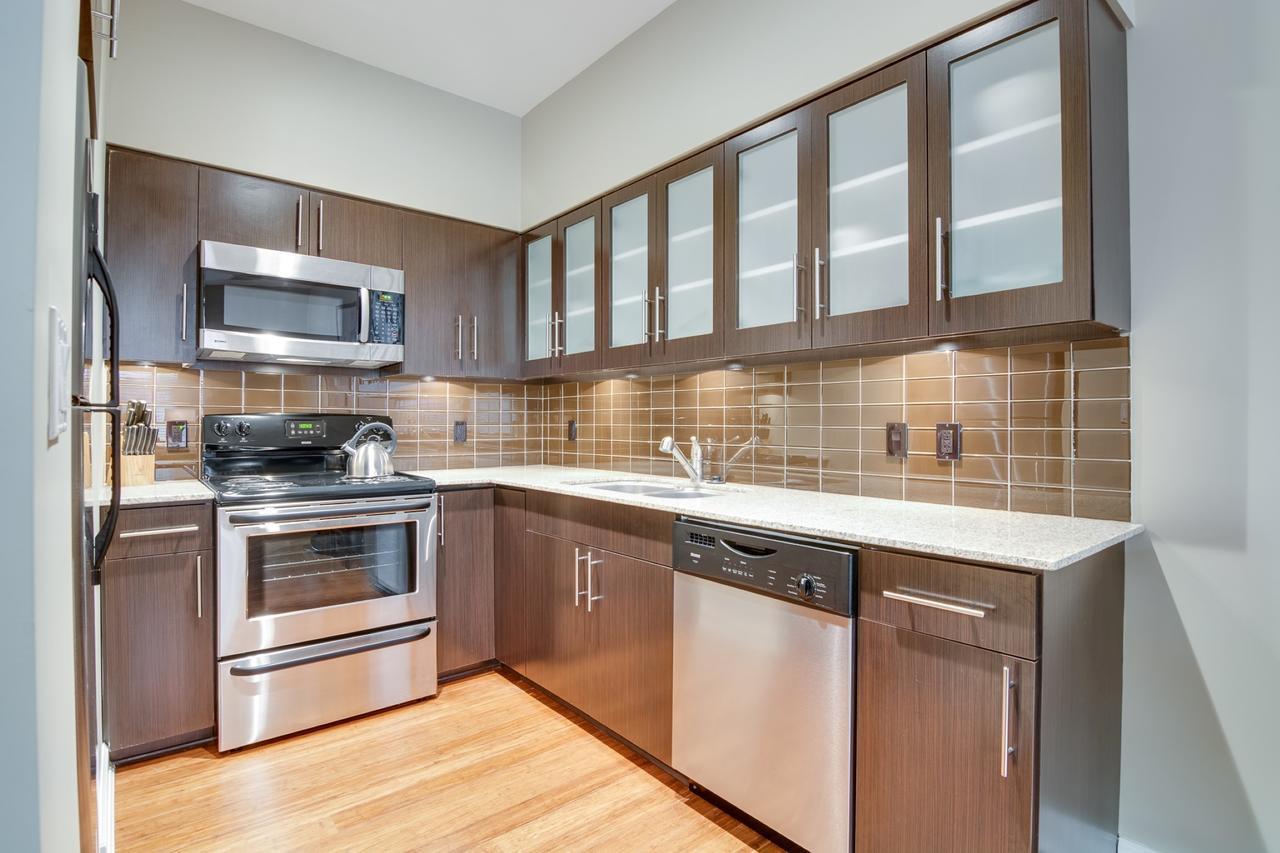 Bluebird Suites Near Autozone Park Мемфис Стая снимка