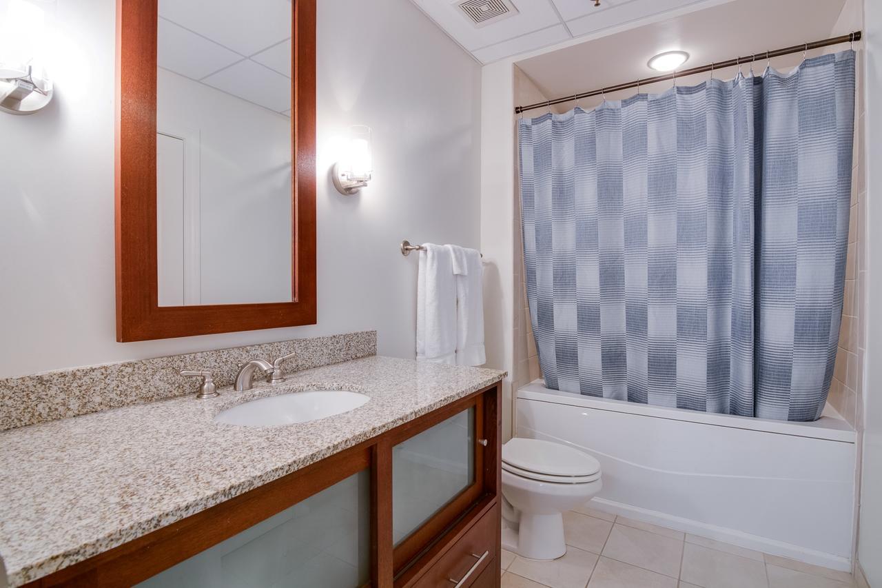 Bluebird Suites Near Autozone Park Мемфис Стая снимка