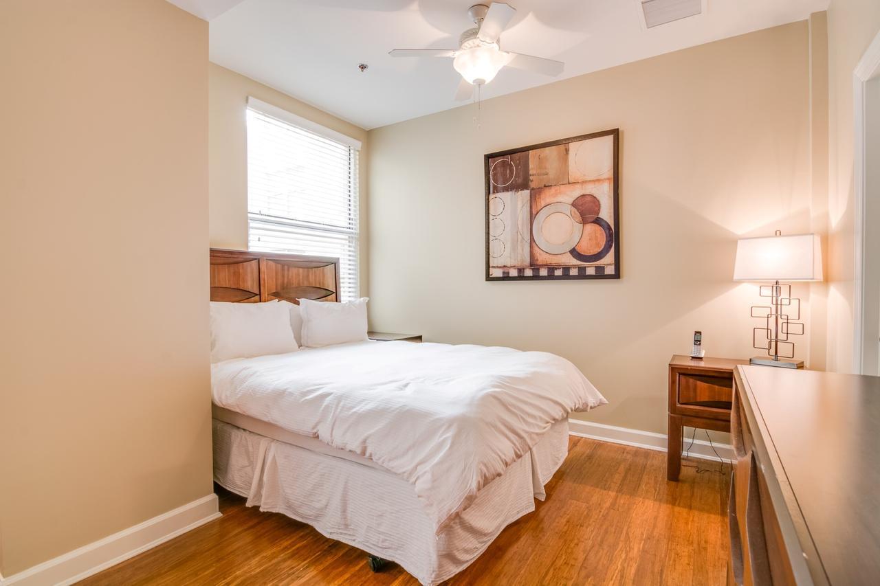 Bluebird Suites Near Autozone Park Мемфис Стая снимка